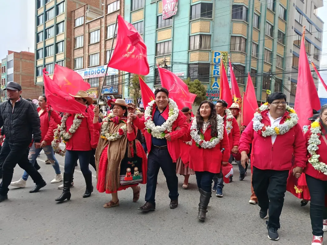 Santos Quispe recibe respaldo en El Alto con 3 casas de campaña de UPC para apoyar a la población